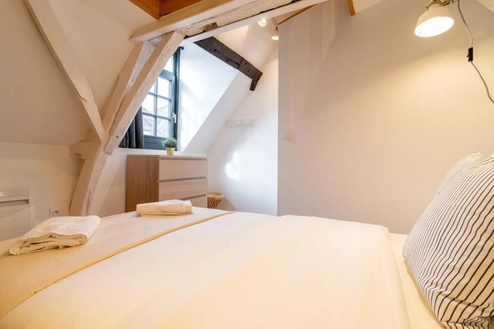 Unique 3 Bed House In Old Lille!アパートメント 0*, リール フランス
